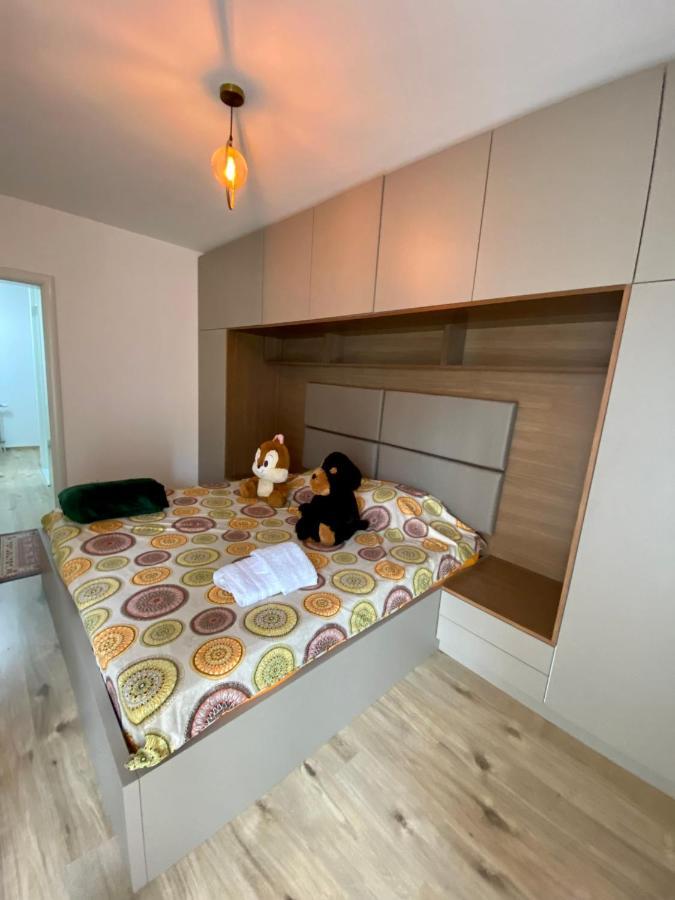 Elegant Apartment In City Centre Pristina Exterior photo