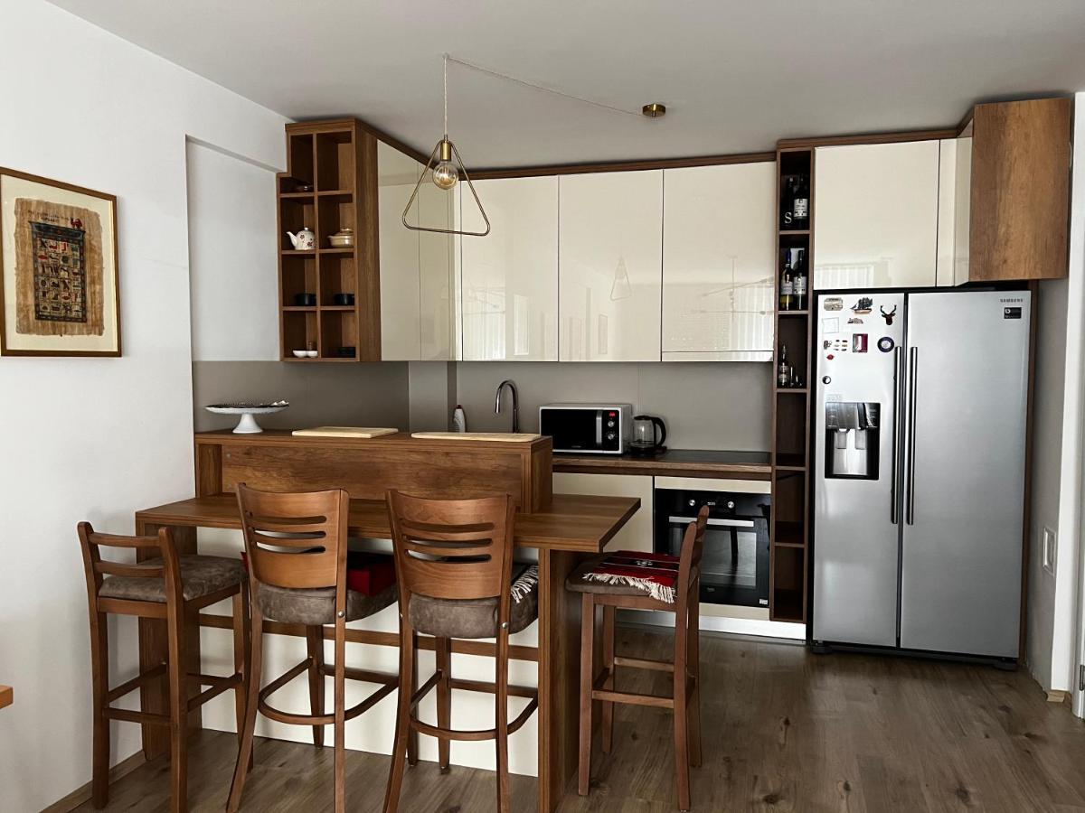 Elegant Apartment In City Centre Pristina Exterior photo