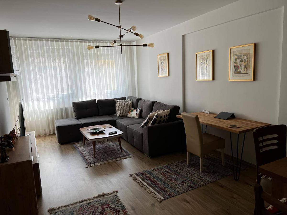Elegant Apartment In City Centre Pristina Exterior photo