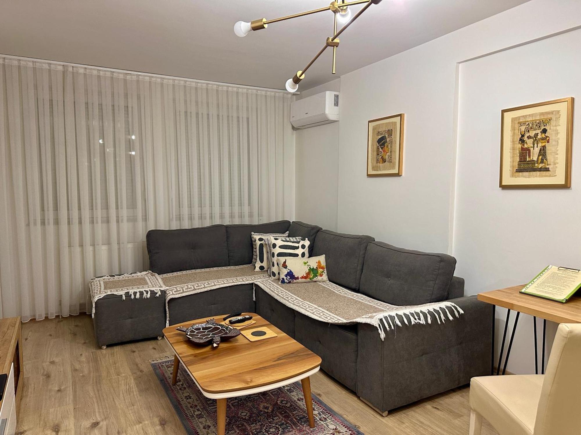 Elegant Apartment In City Centre Pristina Exterior photo